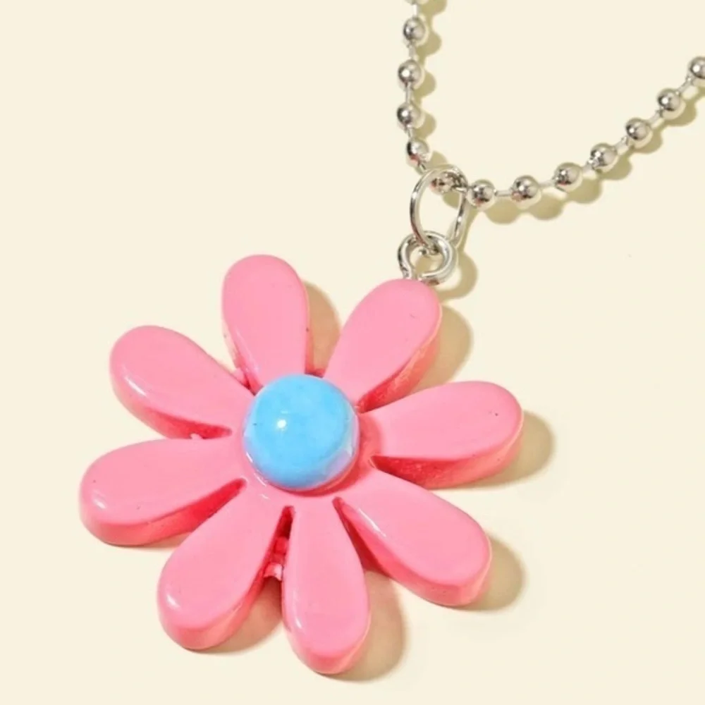 3/$30 🤍 Daisy Necklace